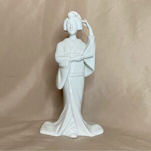 Vintage 1960s Porcelain Geisha Statue Figurine